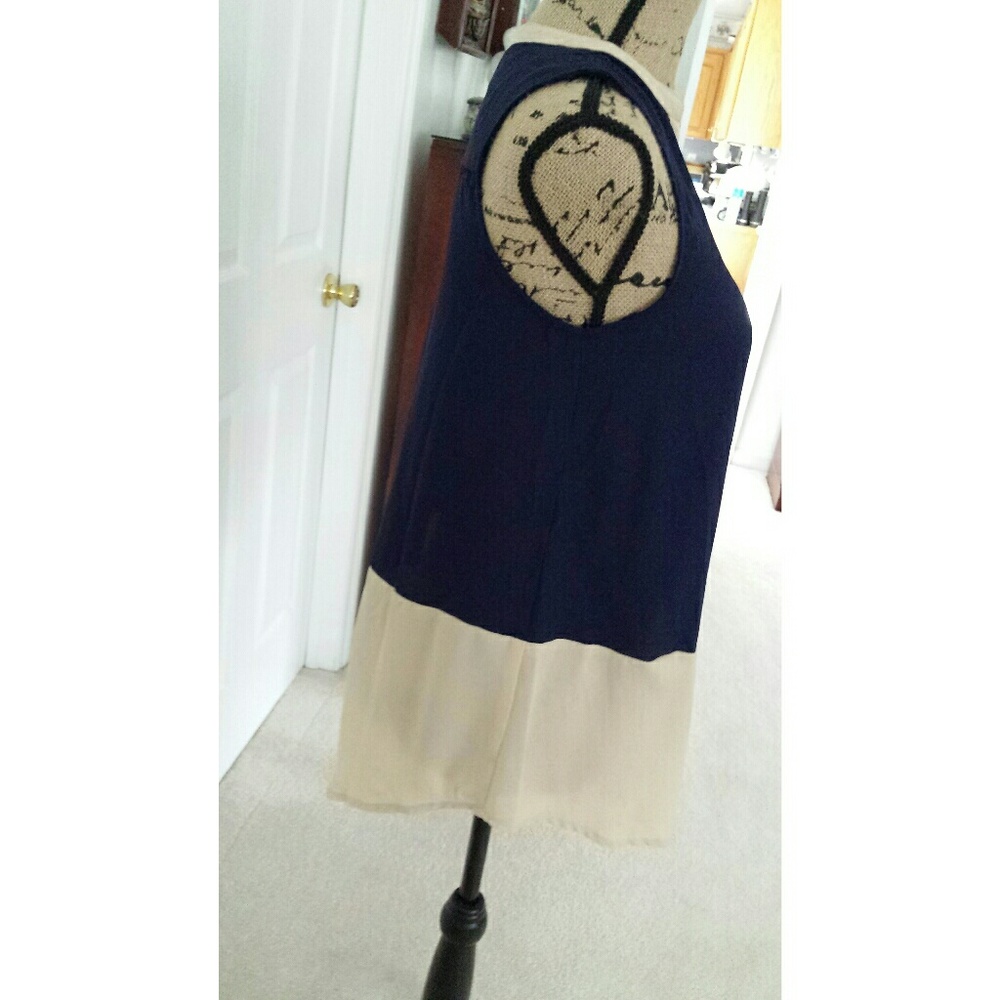 **Firm price** Anthropologie tunic style top - Picture 4 of 5